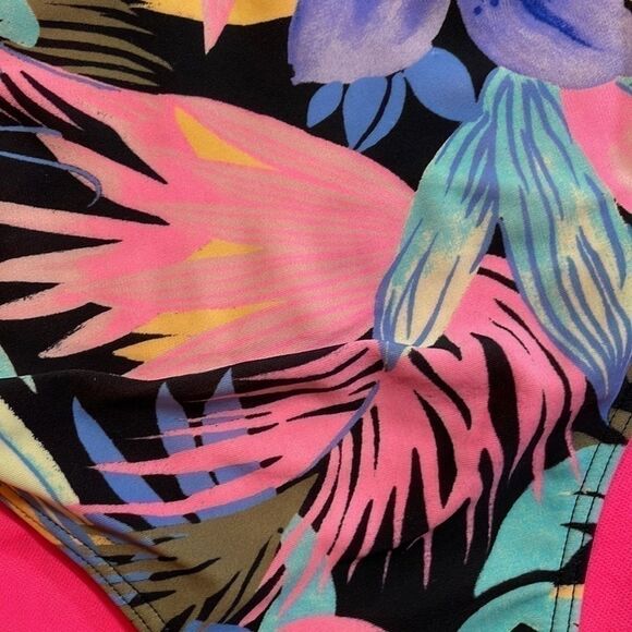 Hollister women’s two piece bathing suit. Tropical print. L/M - Picture 4 of 13